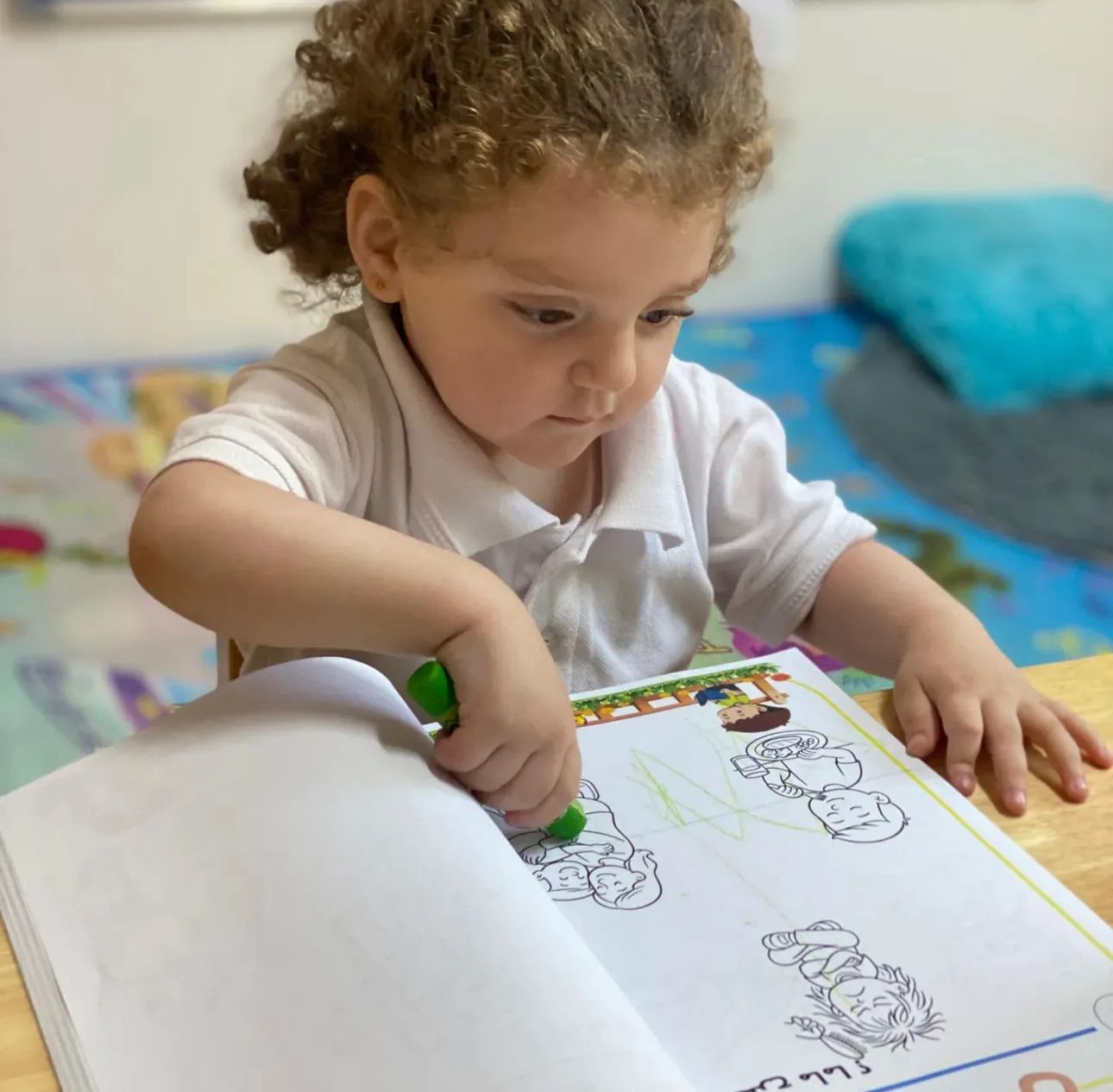 حضانة الطفل السعيد