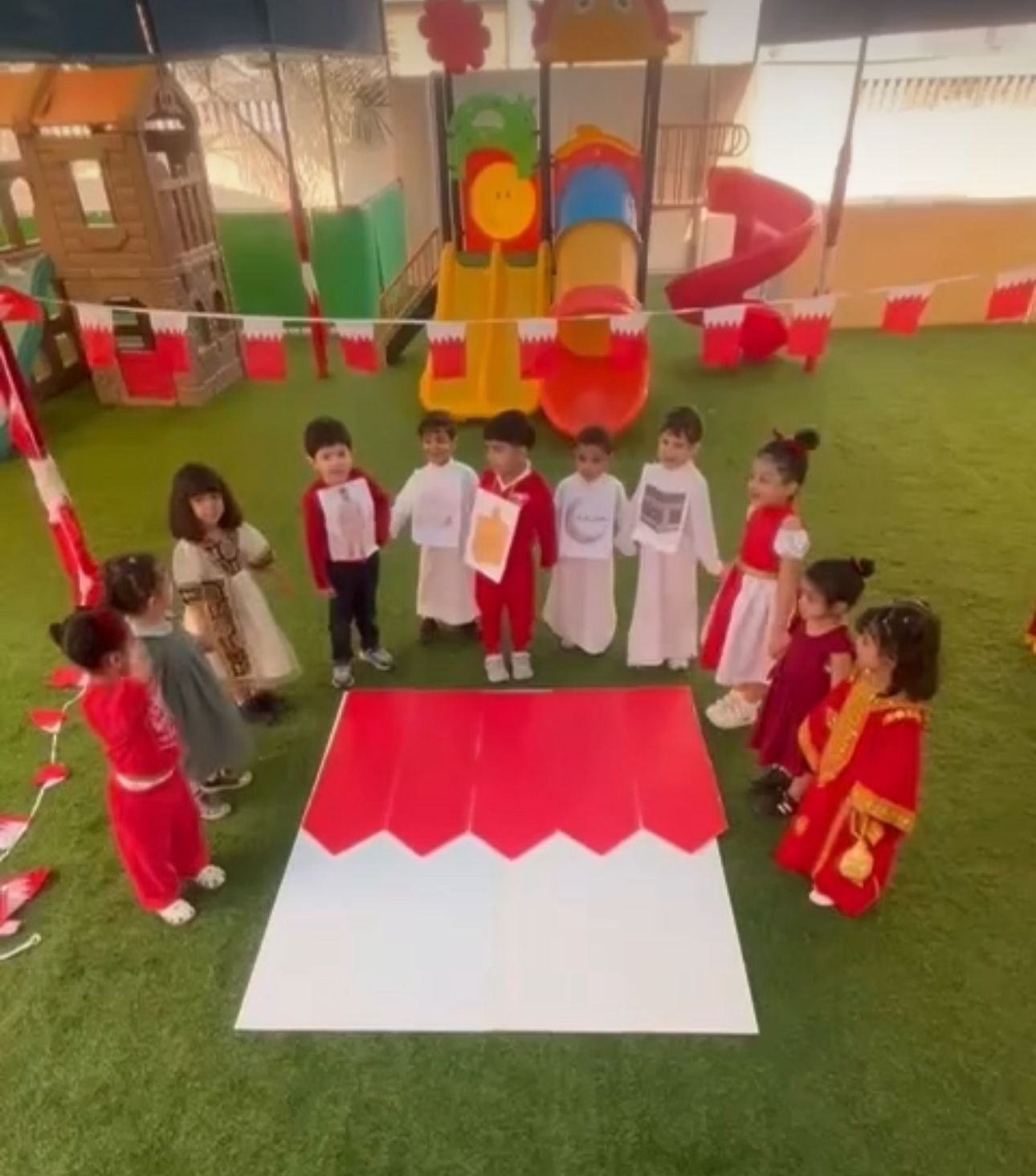 حضانة الطفل السعيد